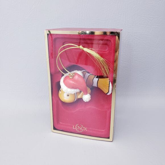 LENOX Disney NEMO FINDS CHRISTMAS Ornament Disney Showcase Collection - Picture 1 of 7